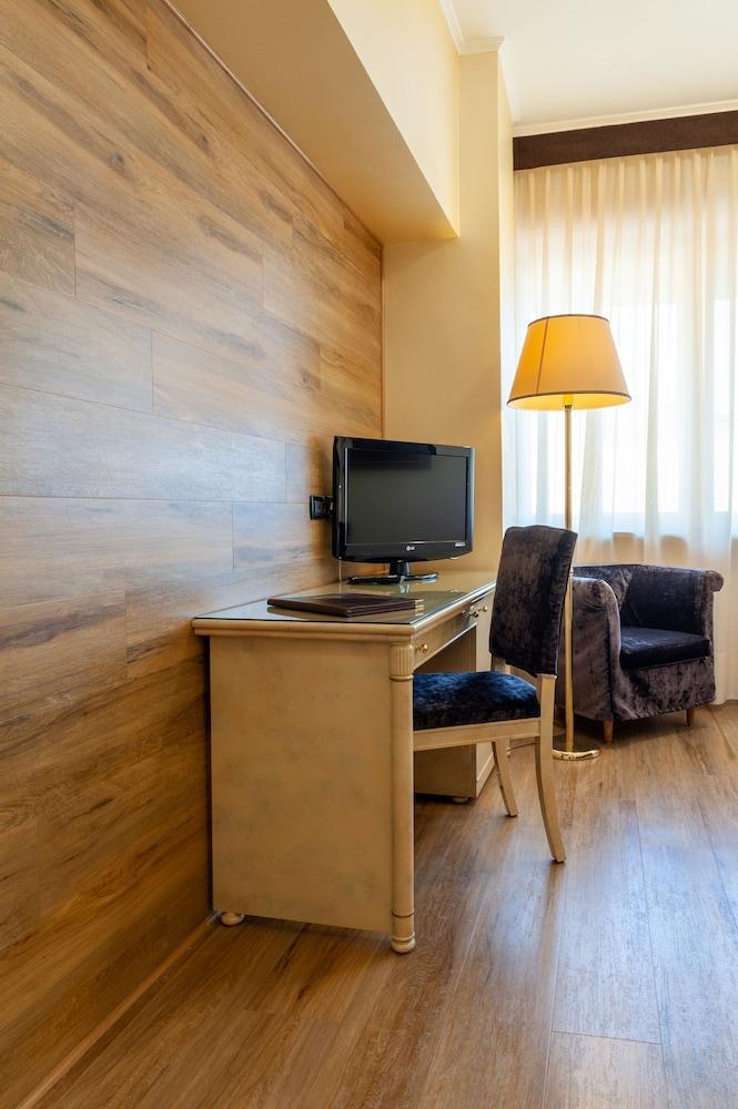 Augustus Hotel 比耶拉 外观 照片