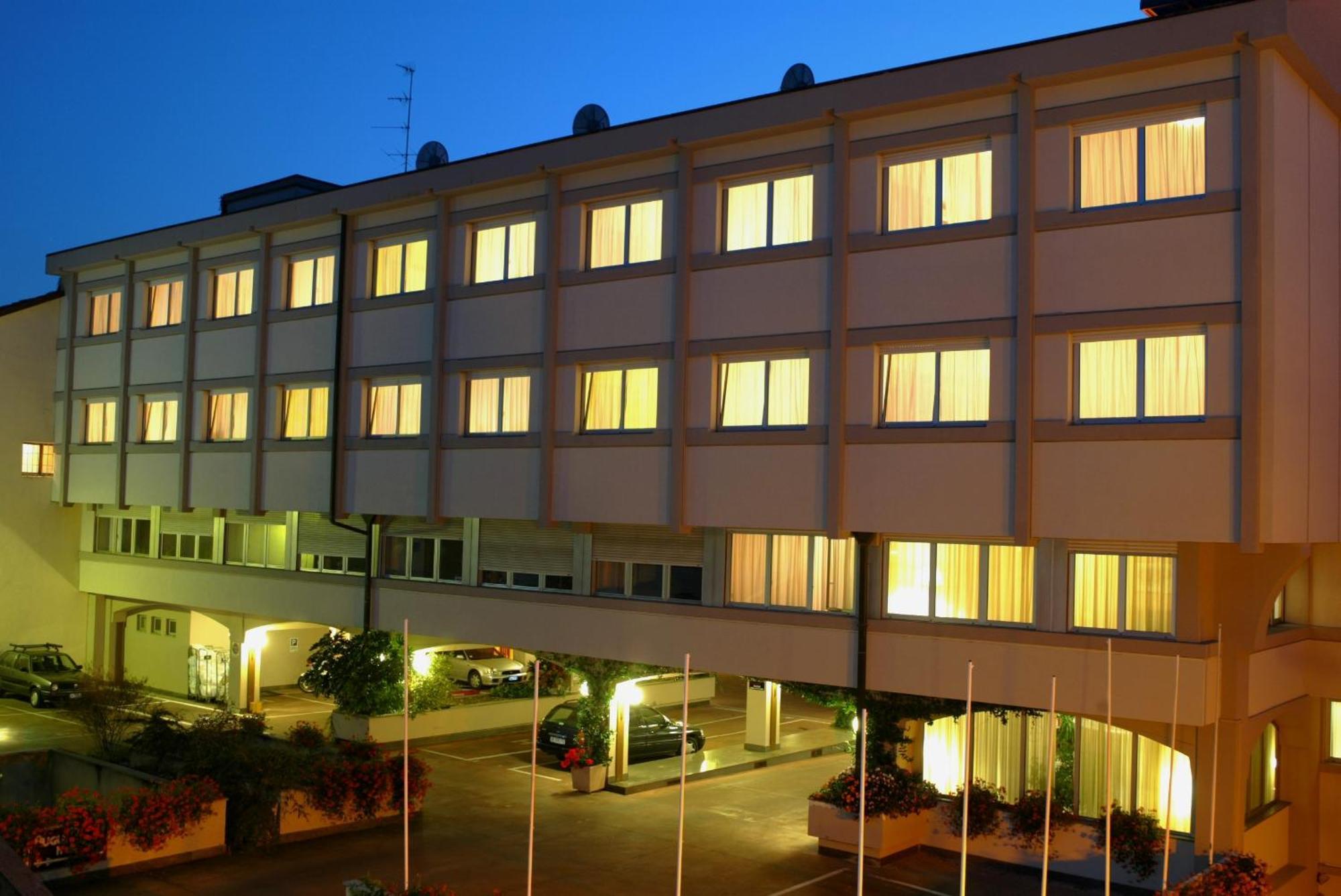 Augustus Hotel 比耶拉 外观 照片