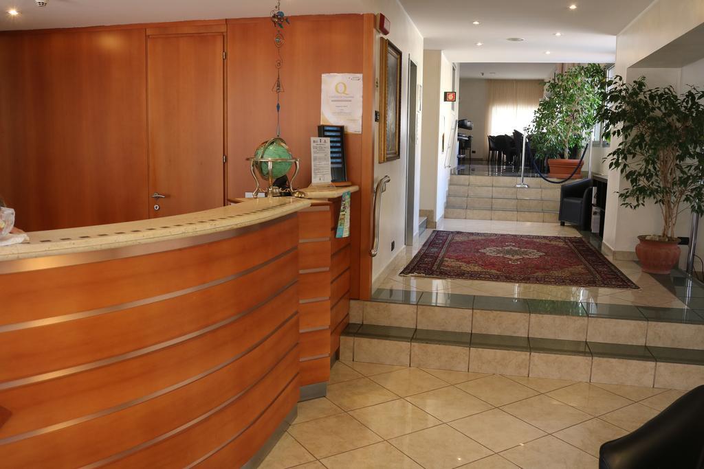 Augustus Hotel 比耶拉 外观 照片