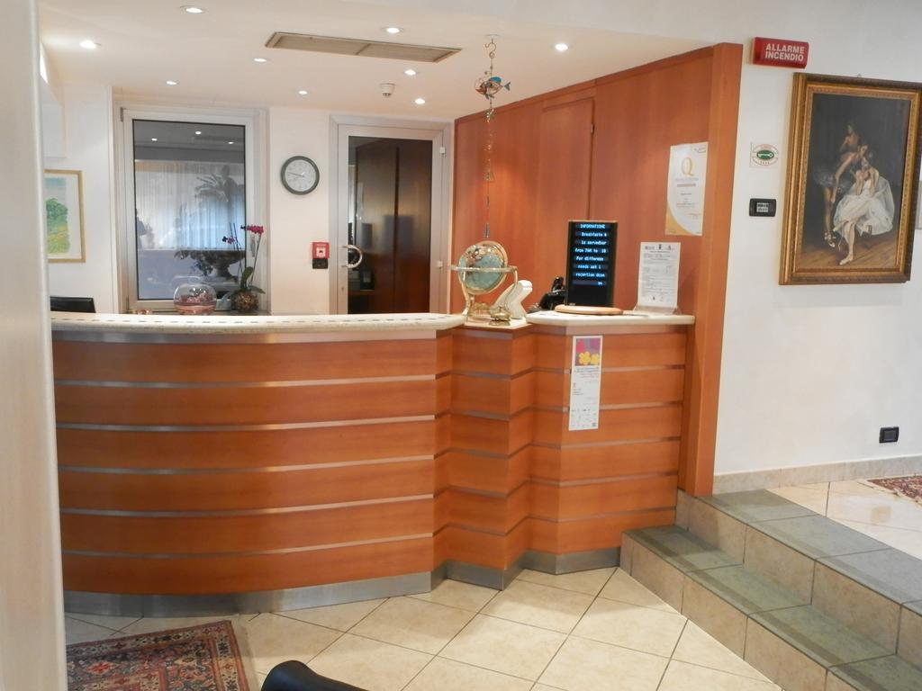 Augustus Hotel 比耶拉 外观 照片