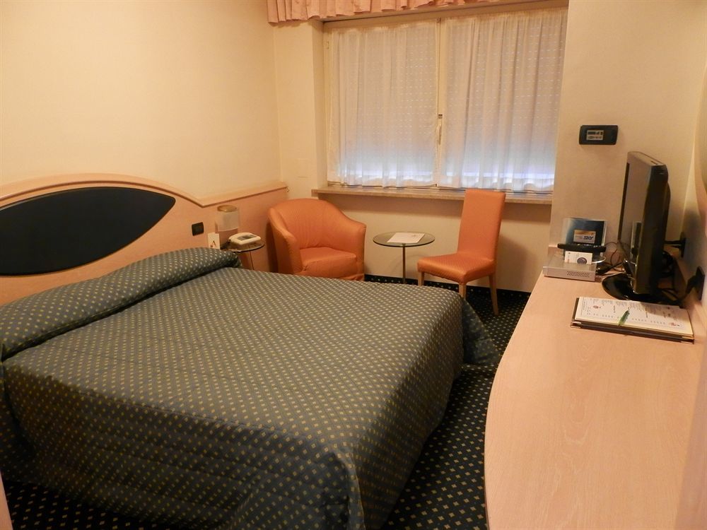 Augustus Hotel 比耶拉 外观 照片
