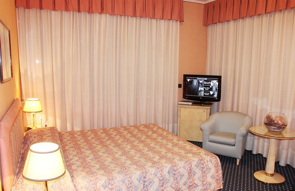 Augustus Hotel 比耶拉 外观 照片